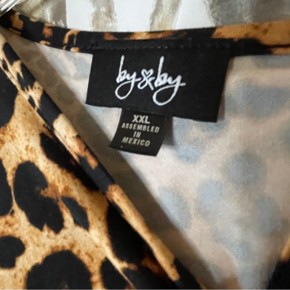 By & By Leopard Print Women's Top - XXL P2P:23” L:25” - Picture 3 of 13